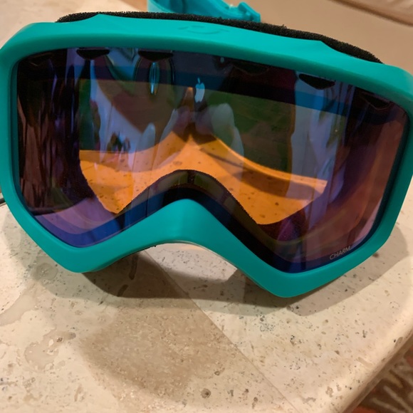 Giro snowboarding googles. - Picture 1 of 4